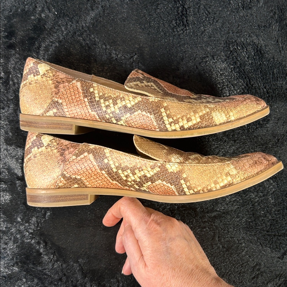 Dolce Vita Snakeskin-Print Slip-On Loafers — Tan & Brown size 8.5 - Picture 4 of 8